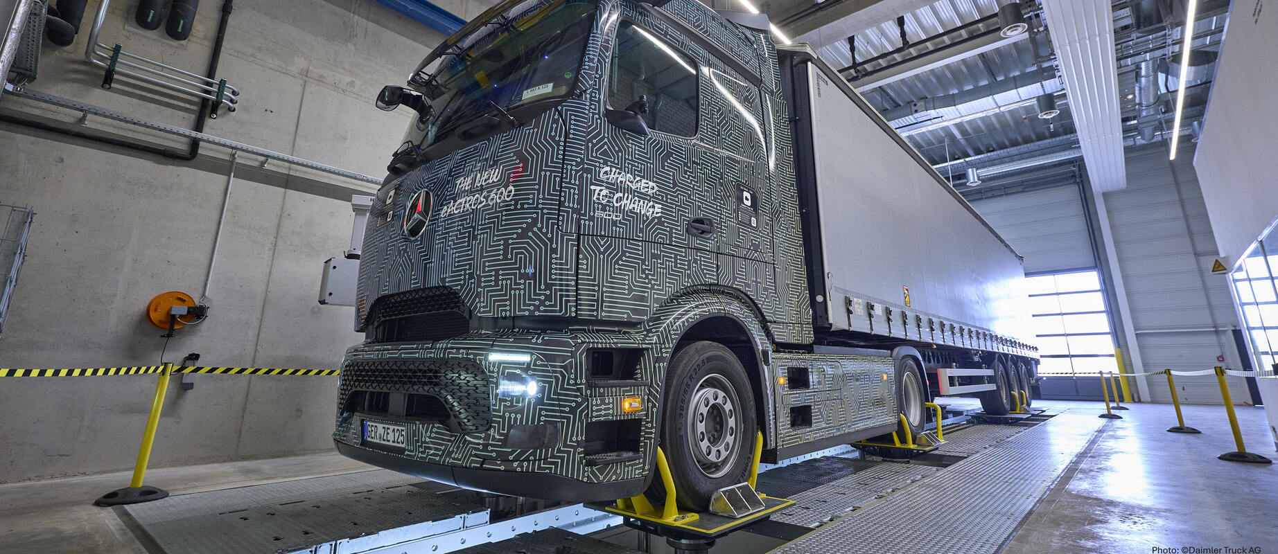 Multi-Stempelanlage mit LKW