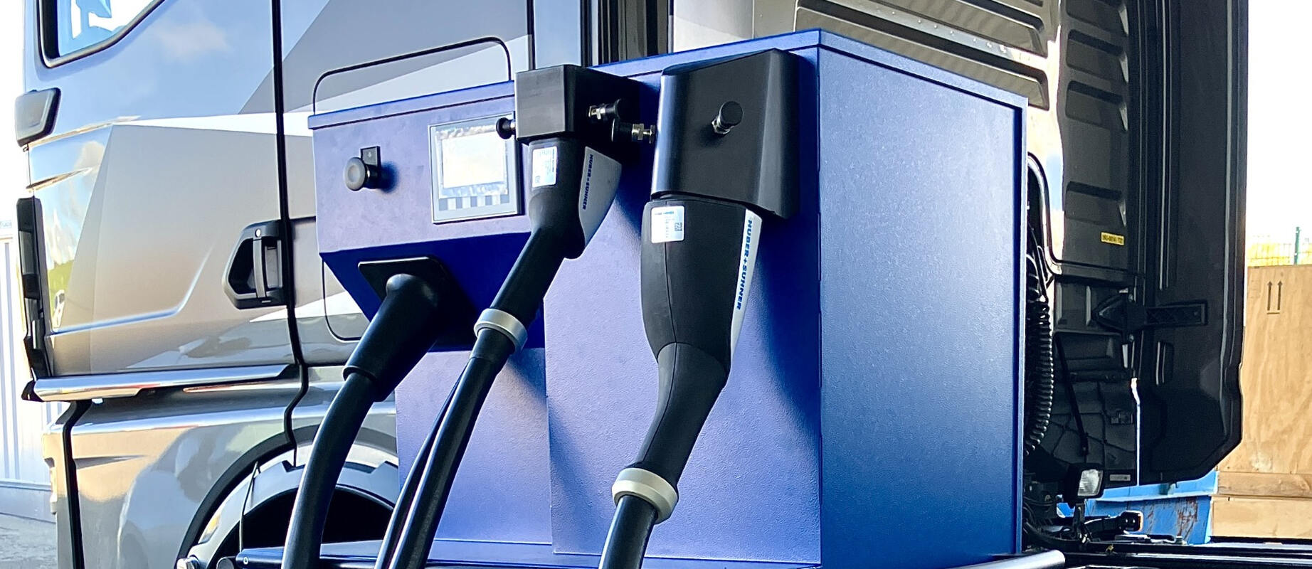 MCS-Ladestation mit Anschlüssen