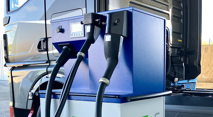 MCS-Ladestation mit Anschlüssen