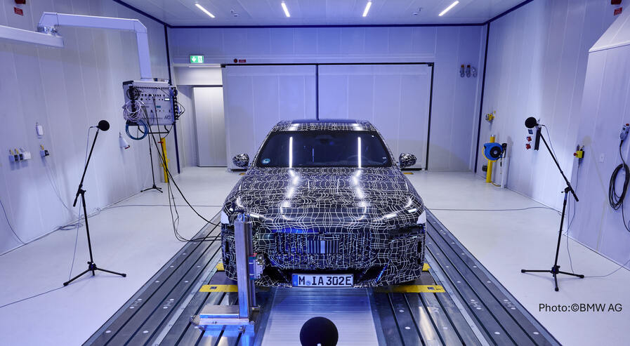 Fahrzeug auf Rollenprüfstand