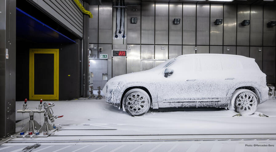 Vehicle in the climate wind tunnel