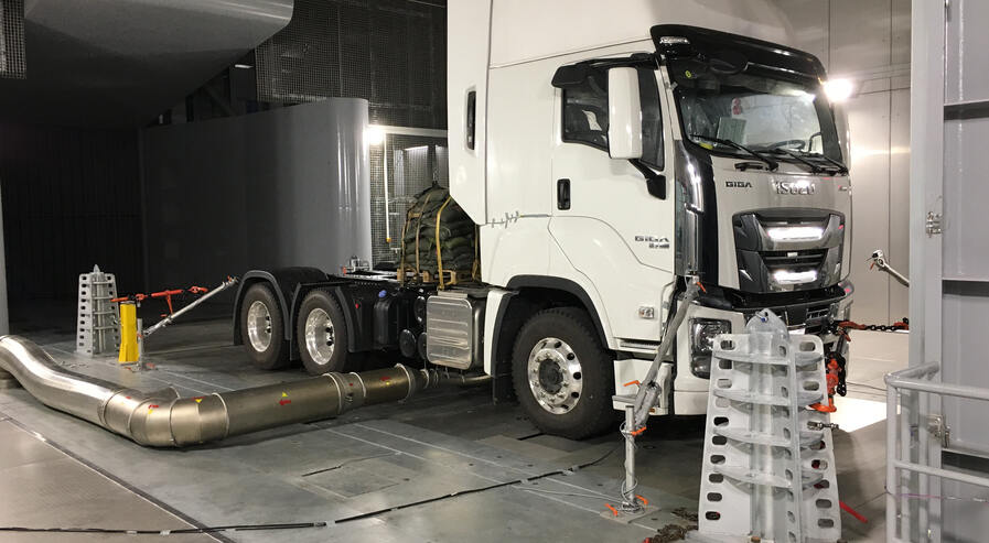 Roller test bench for heavy-duty vehicles