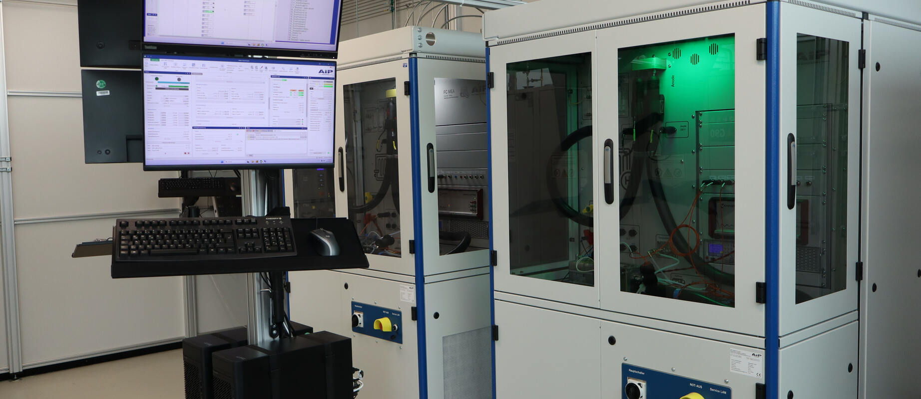 Fuel cell test benches