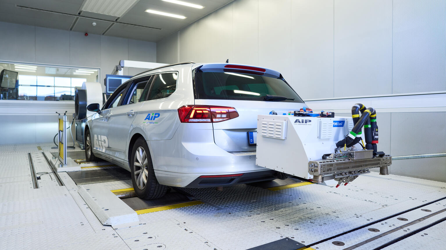 Emission testing under test conditions