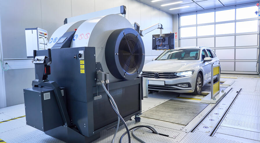 Vehicle cooling fan and test bench